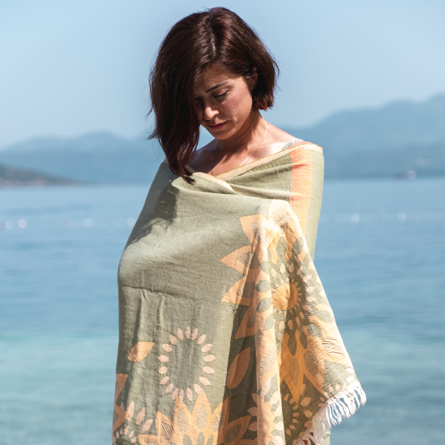 Discover our Best Sellers collection featuring luxurious hammam towels, stylish beach towels of Turkish cotton, and cozy bathrobes. 
