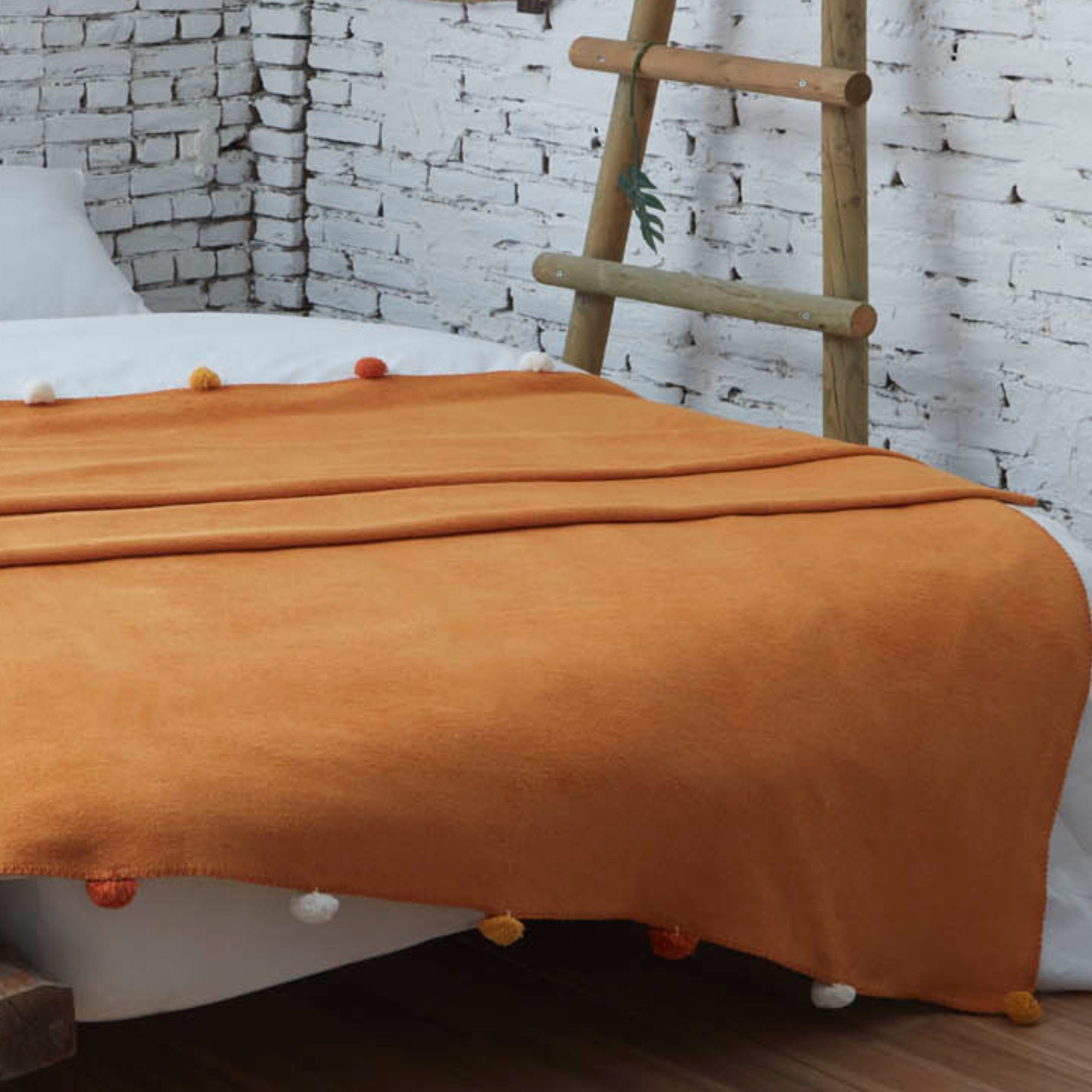 Couverture à pompons