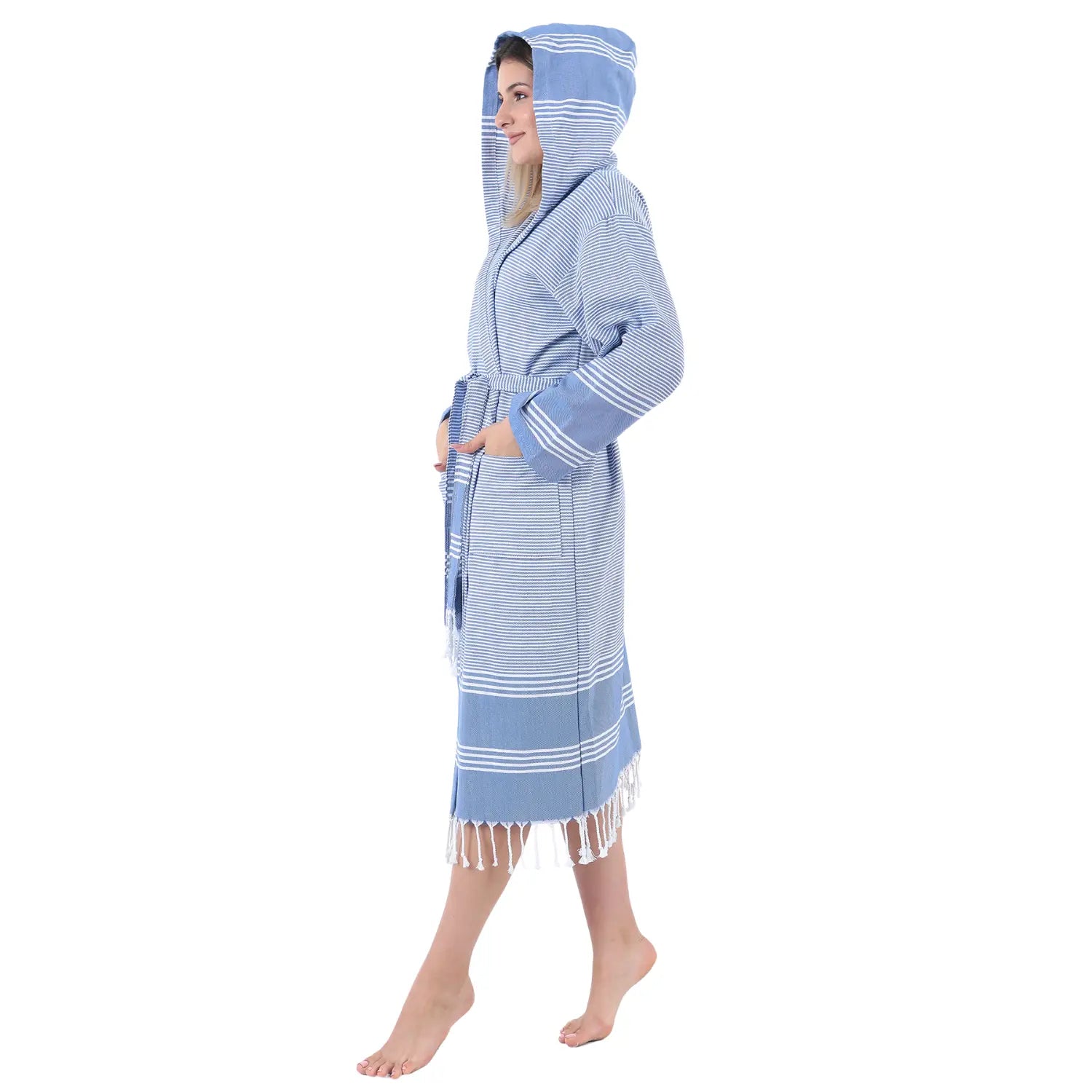 Side view of a hooded pestemal bathrobe in blue, highlighting the lightweight cotton fabric and functional pockets.
