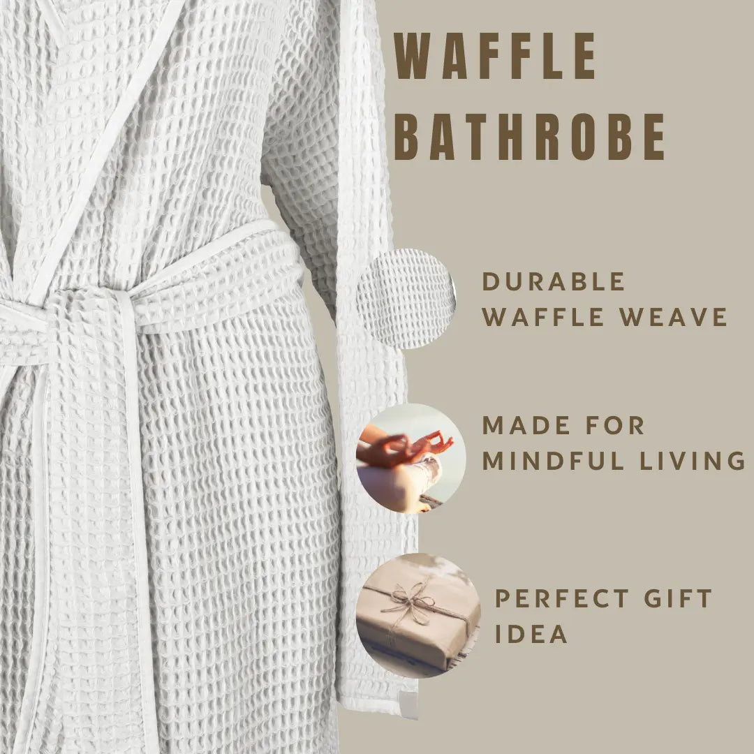 Trimita waffle badjassen in crème en wit, gestyled in een natuurlijke woonkamer.