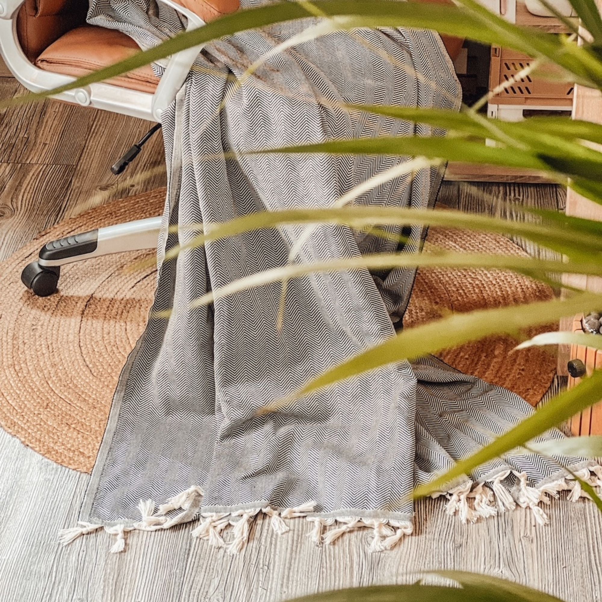 Trimita-Herringbone-Bedspread-Thorw-Black