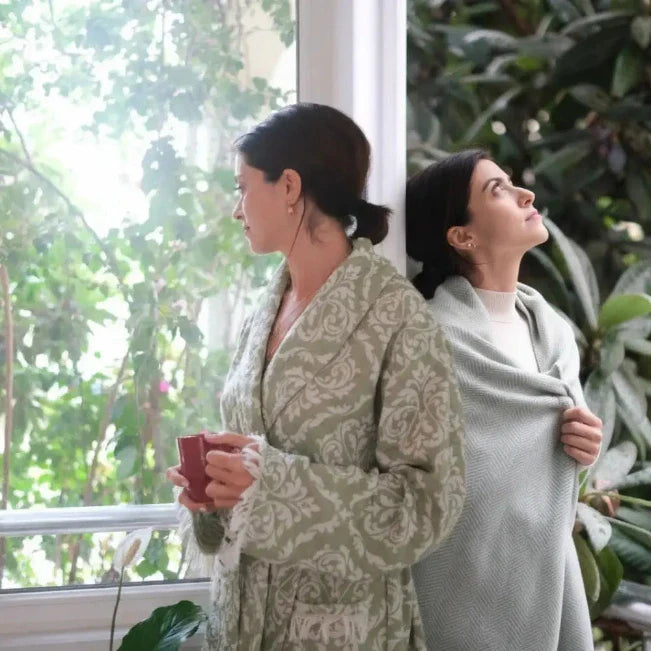 The Perfect Fall Combinations: Robes and Throws for Cozy Comfort
