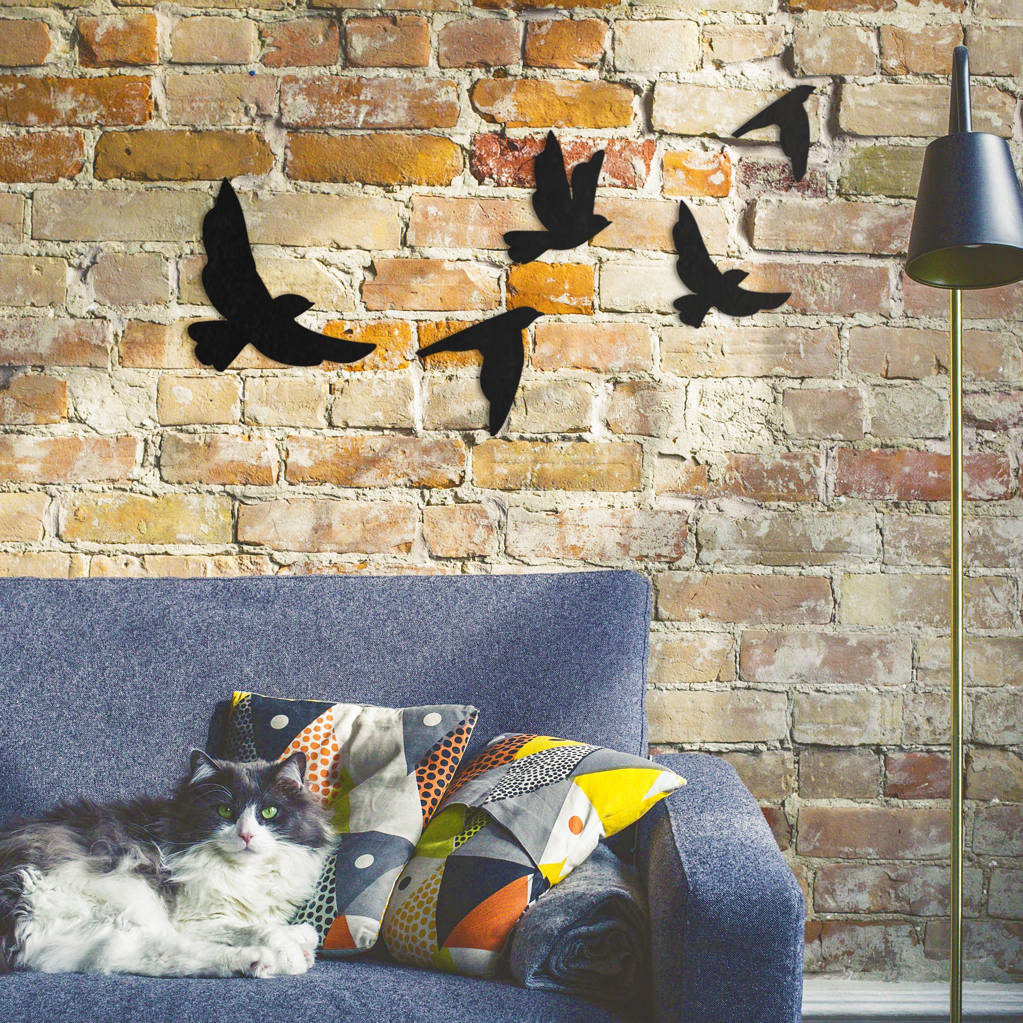 Set mit fünf Vögeln, die in die Ferne fliegen, Wandkunst aus Metall